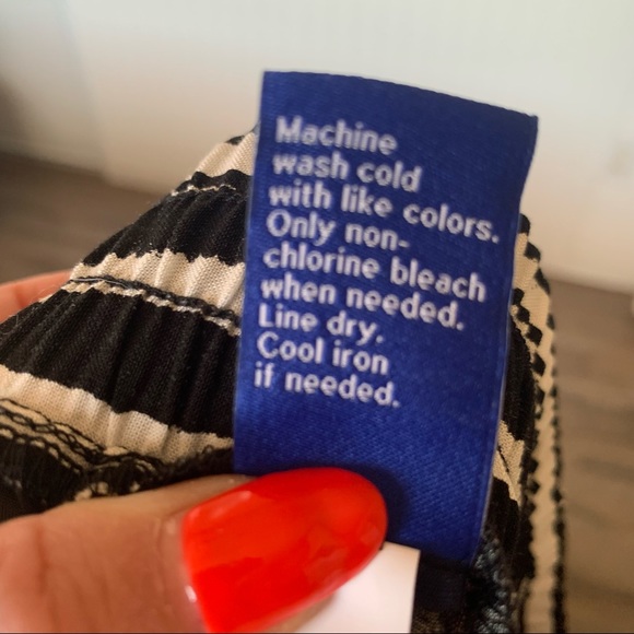 Striped shorts - Picture 7 of 8